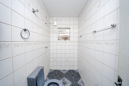 Banheiro de casa para alugar com 1 quarto, 40m² em Parque Luis Mucciolo, São Paulo