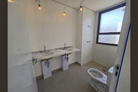 Banheiro de apartamento à venda com 3 quartos, 167m² em Alphaville, Santana de Parnaíba