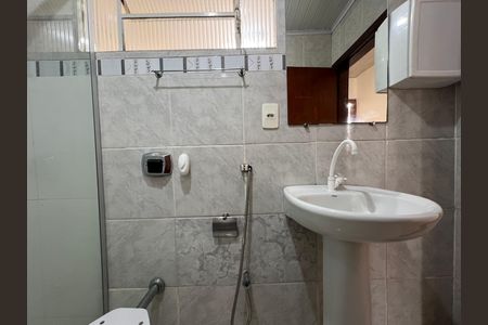 Banheiro Social de apartamento para alugar com 2 quartos, 70m² em Milanez, Contagem