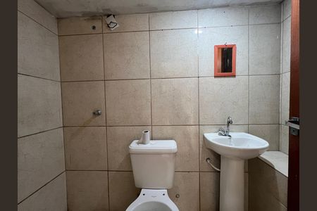 Banheiro Social de kitnet/studio para alugar com 1 quarto, 45m² em Milanez, Contagem