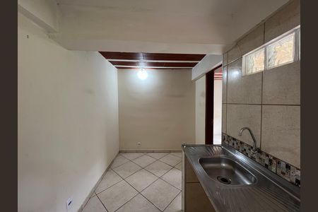 Cozinha de kitnet/studio para alugar com 1 quarto, 45m² em Milanez, Contagem