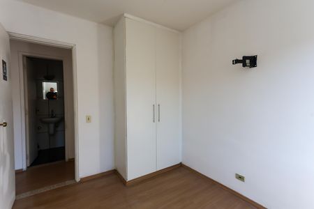 quarto 1 de apartamento para alugar com 3 quartos, 60m² em Parque Pinheiros, Taboão da Serra