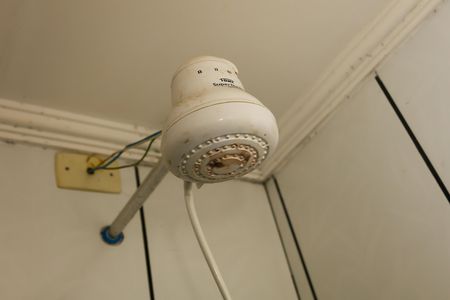 Banheiro de apartamento para alugar com 3 quartos, 60m² em Parque Pinheiros, Taboão da Serra
