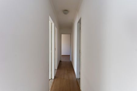 corredor de apartamento para alugar com 3 quartos, 60m² em Parque Pinheiros, Taboão da Serra