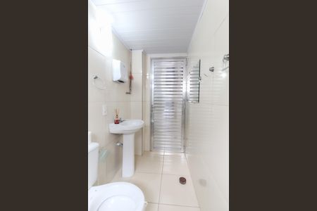 Banheiro de apartamento para alugar com 2 quartos, 48m² em Conjunto Habitacional Inácio Monteiro, São Paulo