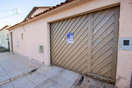 Casa à venda com 250m², 5 quartos e 3 vagasFachada