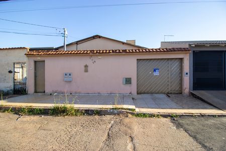 Casa à venda com 250m², 5 quartos e 3 vagasFachada