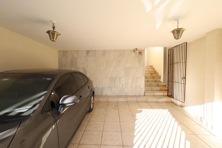 Garagem de casa para alugar com 4 quartos, 199m² em Campo Grande, São Paulo