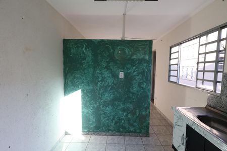 cozinha edícula 2 de casa para alugar com 4 quartos, 199m² em Campo Grande, São Paulo