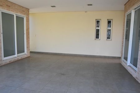 garagem ampla de casa de condomínio à venda com 3 quartos, 269m² em Cidade Santos Dumont, Jundiaí