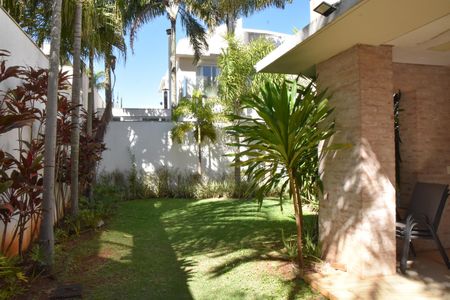 quintal com jardim de casa de condomínio à venda com 3 quartos, 269m² em Cidade Santos Dumont, Jundiaí