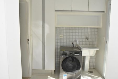 Área de Serviço com maquina de lavar de casa de condomínio à venda com 3 quartos, 269m² em Cidade Santos Dumont, Jundiaí