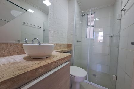 Banheiro de apartamento para alugar com 3 quartos, 64m² em Utinga, Santo André