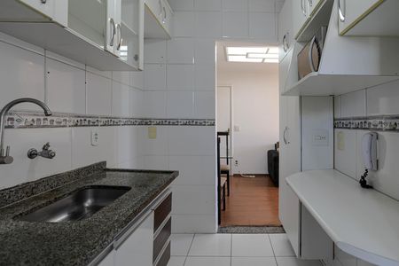 Cozinha de apartamento para alugar com 2 quartos, 60m² em Vila Mogilar, Mogi das Cruzes