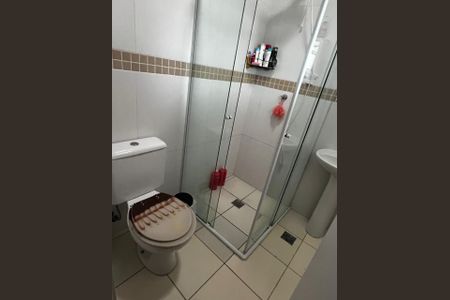 Banheiro de apartamento para alugar com 2 quartos, 47m² em Vila Cascatinha, São Vicente