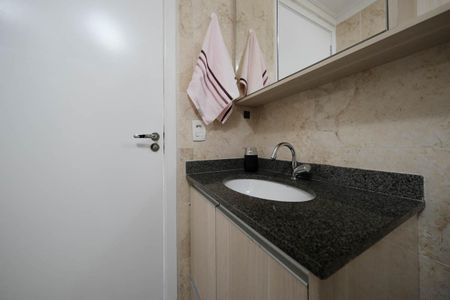 Banheiro de apartamento para alugar com 1 quarto, 36m² em Jardim Santa Teresinha, São Paulo