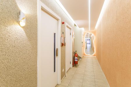 Apartamento à venda com 91m², 2 quartos e 1 vaga Apartamento à venda com 91m², 2 quartos e 1 vagaHall social