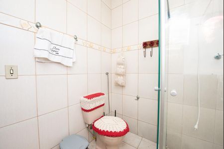 Banheiro social de casa à venda com 3 quartos, 509m² em Califórnia, Belo Horizonte