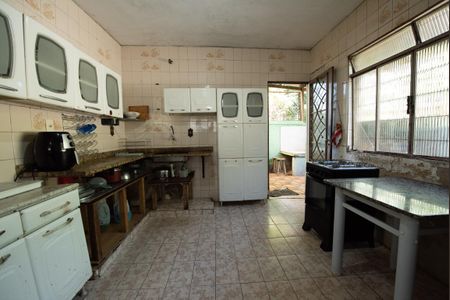 Cozinha de casa à venda com 3 quartos, 509m² em Califórnia, Belo Horizonte