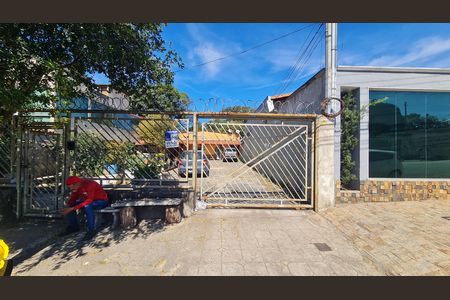 Fachada de casa à venda com 3 quartos, 509m² em Califórnia, Belo Horizonte