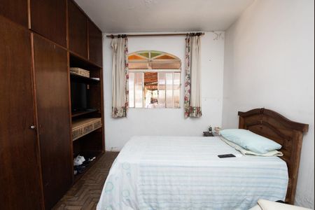 Quarto 2 de casa à venda com 3 quartos, 509m² em Califórnia, Belo Horizonte