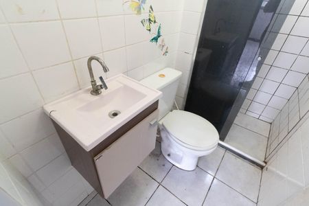 Banheiro de apartamento para alugar com 2 quartos, 54m² em Cosmos, Rio de Janeiro