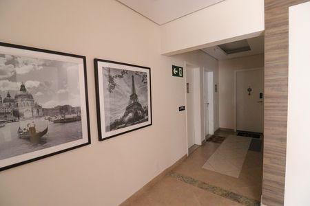 Hall de entrada de apartamento para alugar com 2 quartos, 61m² em Vila Isa, São Paulo