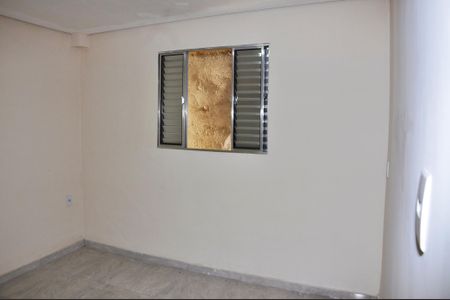 Quarto de casa para alugar com 1 quarto, 60m² em Parque Taipas, São Paulo