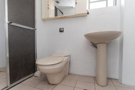 Banheiro de casa para alugar com 2 quartos, 70m² em Vila Gustavo, São Paulo