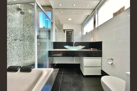 Foto 01 de casa para alugar com 4 quartos, 360m² em Trevo, Belo Horizonte