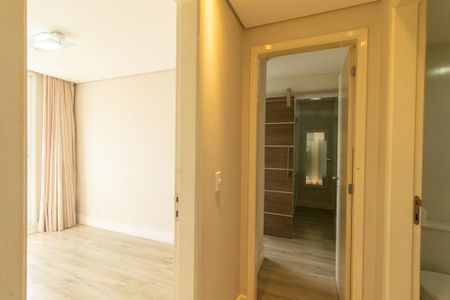 Corredor de apartamento para alugar com 2 quartos, 68m² em Capão Raso, Curitiba