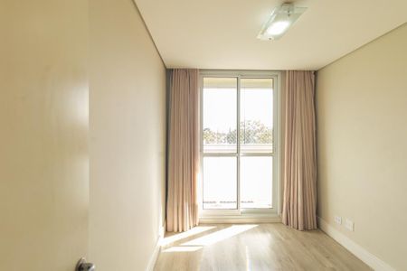 Quarto 1 de apartamento para alugar com 2 quartos, 68m² em Capão Raso, Curitiba
