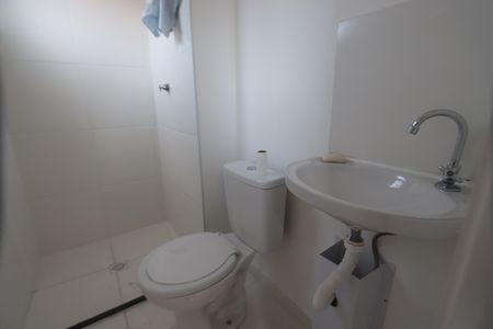 Banheiro de kitnet/studio para alugar com 1 quarto, 19m² em Vila Ema, São Paulo