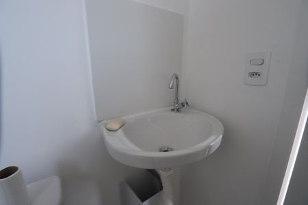 Banheiro de kitnet/studio para alugar com 1 quarto, 19m² em Vila Ema, São Paulo