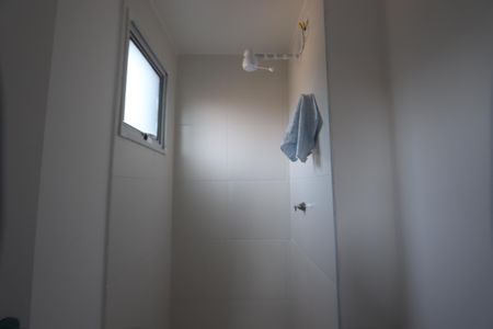 Banheiro de kitnet/studio para alugar com 1 quarto, 19m² em Vila Ema, São Paulo