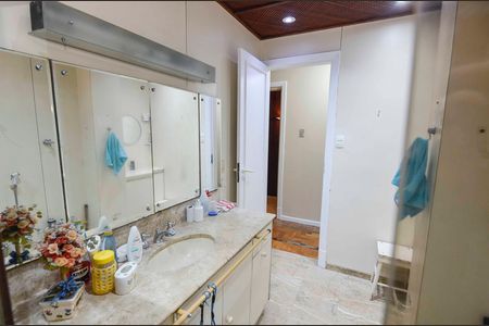 Banheiro de apartamento para alugar com 3 quartos, 115m² em Rio Comprido, Rio de Janeiro