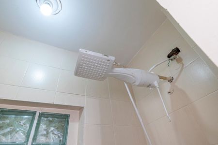 Banheiro de casa para alugar com 2 quartos, 100m² em Vista Alegre, Rio de Janeiro