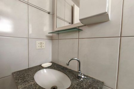 Banheiro Suíte de apartamento para alugar com 3 quartos, 65m² em Vila Satúrnia, Campinas
