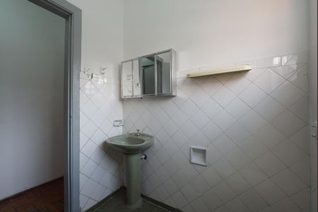 Banheiro de casa de condomínio para alugar com 2 quartos, 65m² em Cambuci, São Paulo