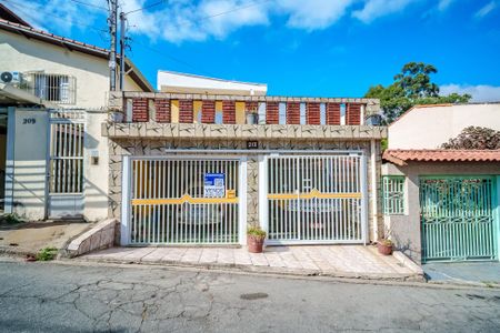 Casa à venda com 187m², 4 quartos e 3 vagas Casa à venda com 187m², 4 quartos e 3 vagasFachada