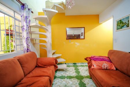 Casa à venda com 187m², 4 quartos e 3 vagas Casa à venda com 187m², 4 quartos e 3 vagasSala