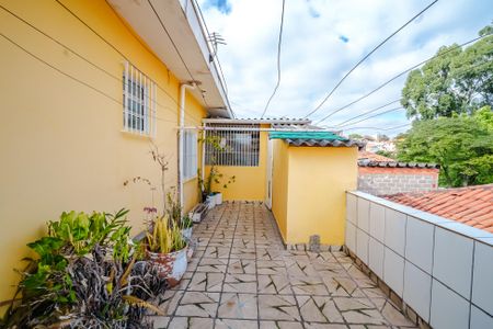 Casa à venda com 187m², 4 quartos e 3 vagas Casa à venda com 187m², 4 quartos e 3 vagasVaranda