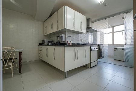 Cozinha de apartamento à venda com 3 quartos, 178m² em Jardim Paulistano, São Paulo
