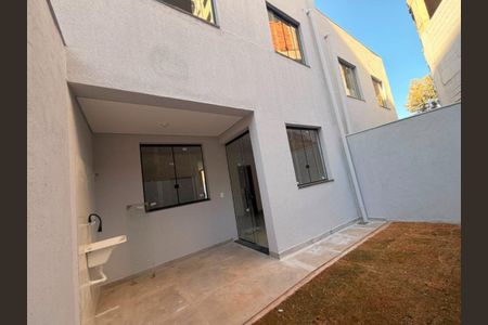 Casa à venda com 3 quartos, 110m² em Manacás, Belo Horizonte