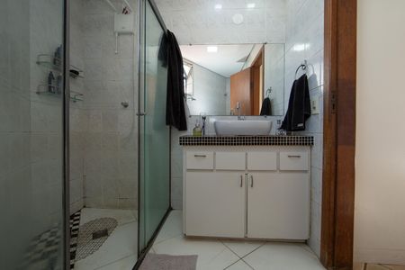 BANHEIRO2 de apartamento à venda com 4 quartos, 170m² em Grajaú, Belo Horizonte