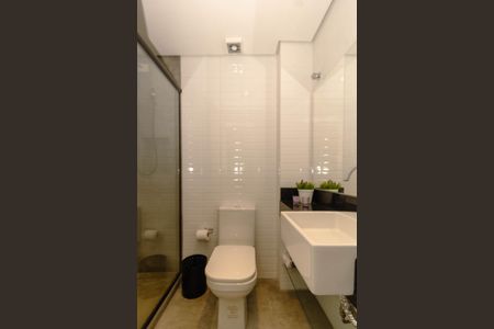 Banheiro social de kitnet/studio para alugar com 1 quarto, 30m² em Floresta, Porto Alegre