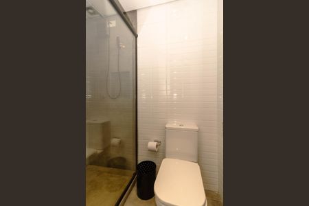 Banheiro social de kitnet/studio para alugar com 1 quarto, 30m² em Floresta, Porto Alegre