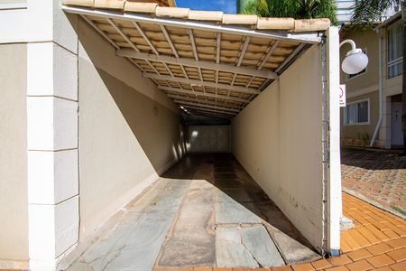 GARAGEM de casa para alugar com 3 quartos, 135m² em Buritis, Belo Horizonte
