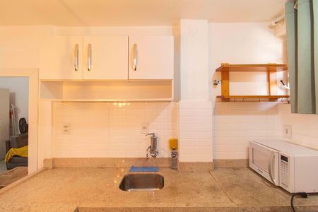 Cozinha e Área de Serviço de kitnet/studio para alugar com 0 quarto, 30m² em Liberdade, São Paulo
