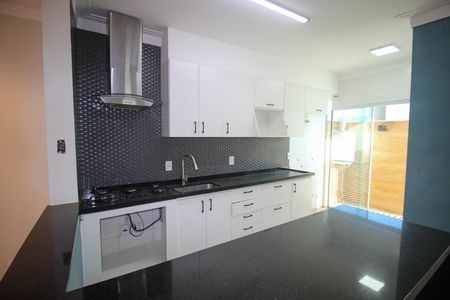 Casa de condomínio para alugar com 146m², 3 quartos e 2 vagas